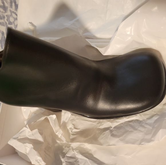 booties - Picture 1 of 5